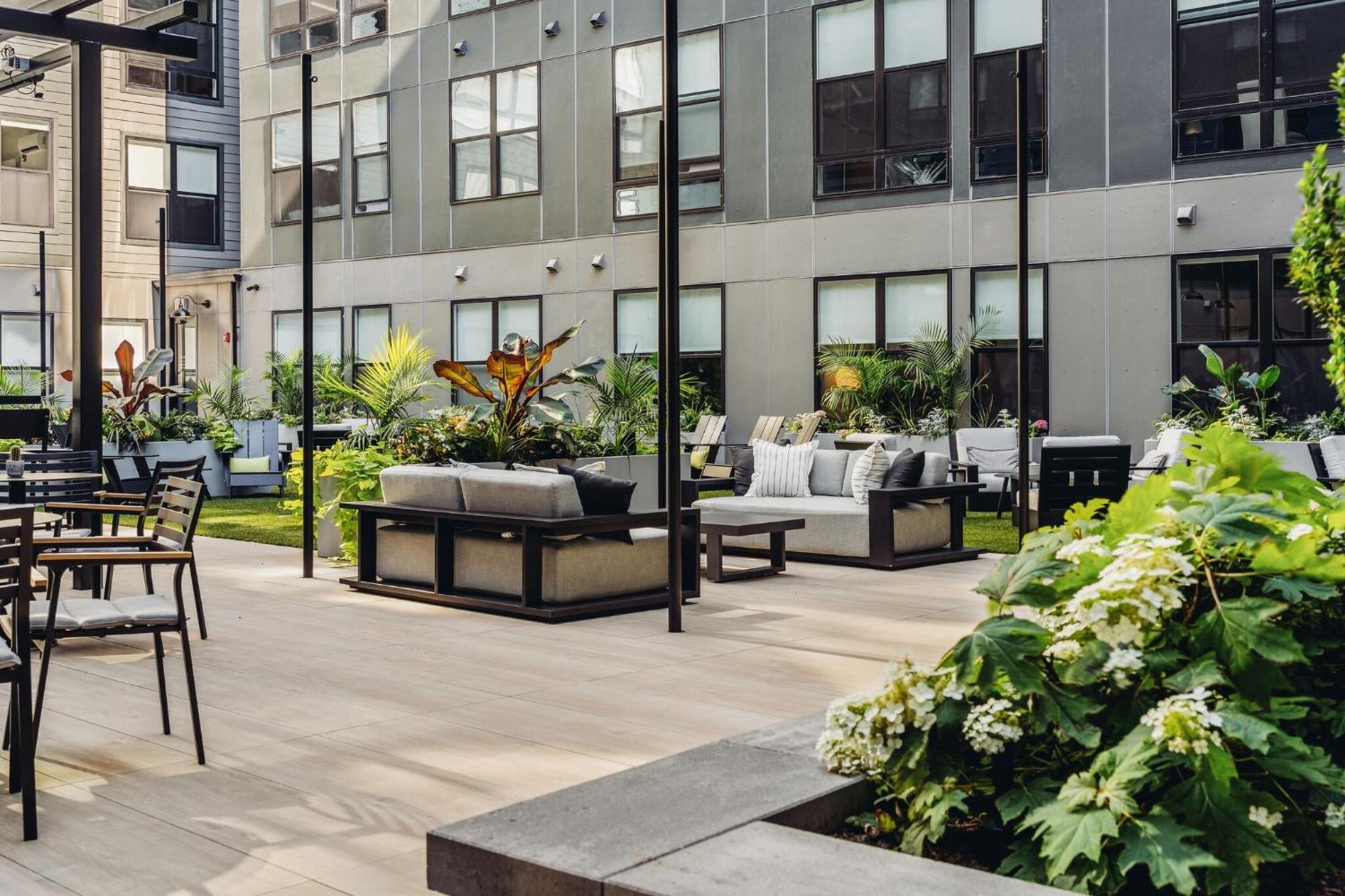 Luxury Apartments By Hyatus At The Asher Стамфорд Екстериор снимка